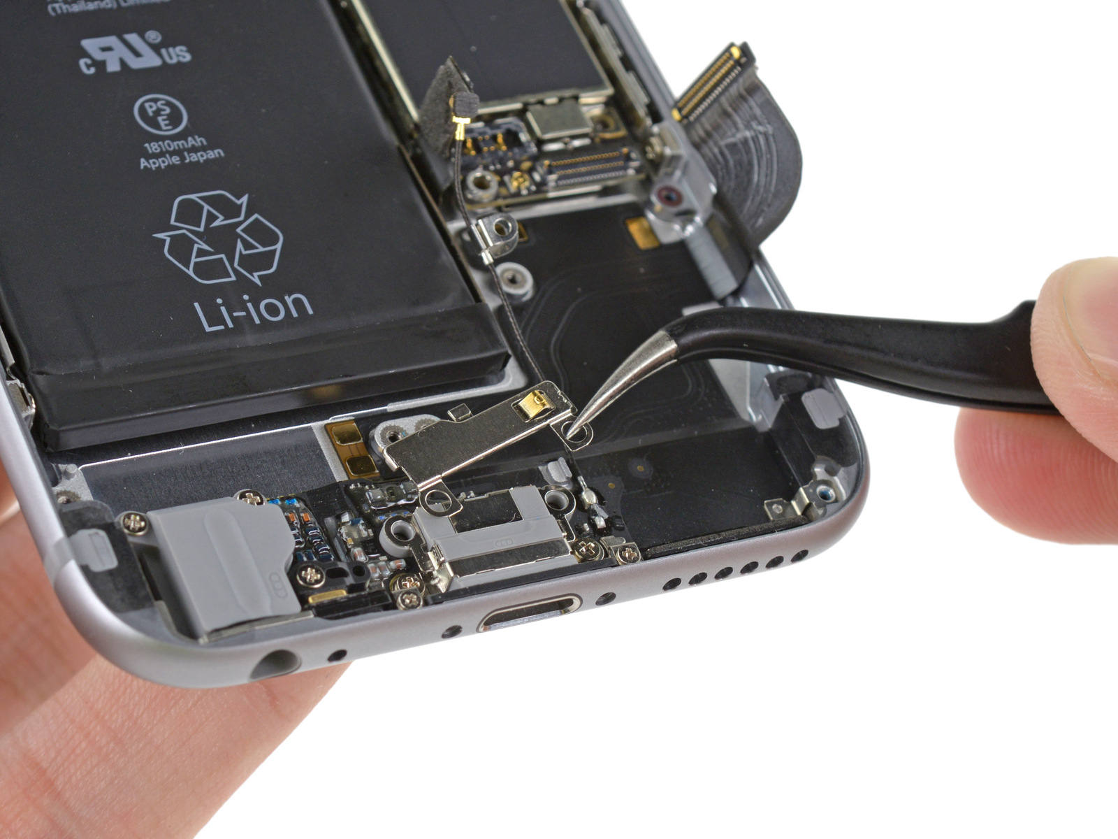 Замена разъема зарядки и микрофонов iPhone 11