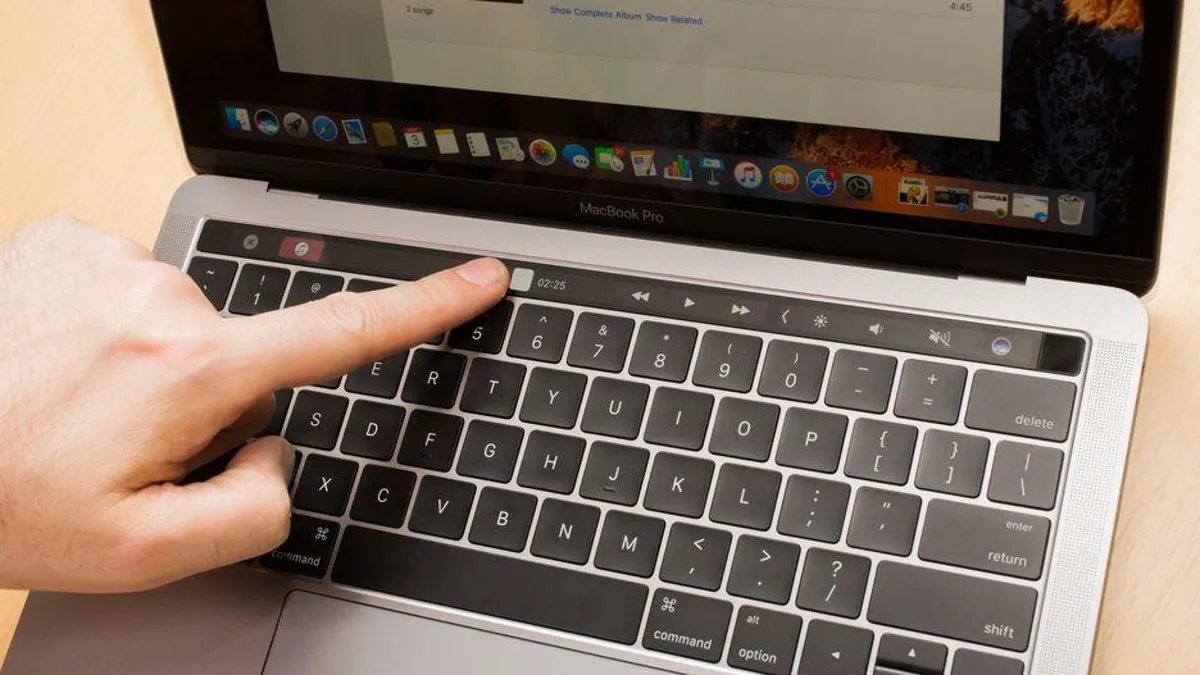Замена Touch Bar MacBook Pro