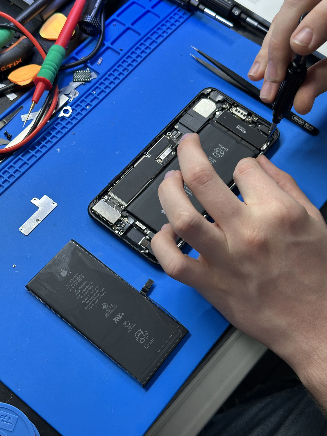 Замена стекла дисплея iPhone