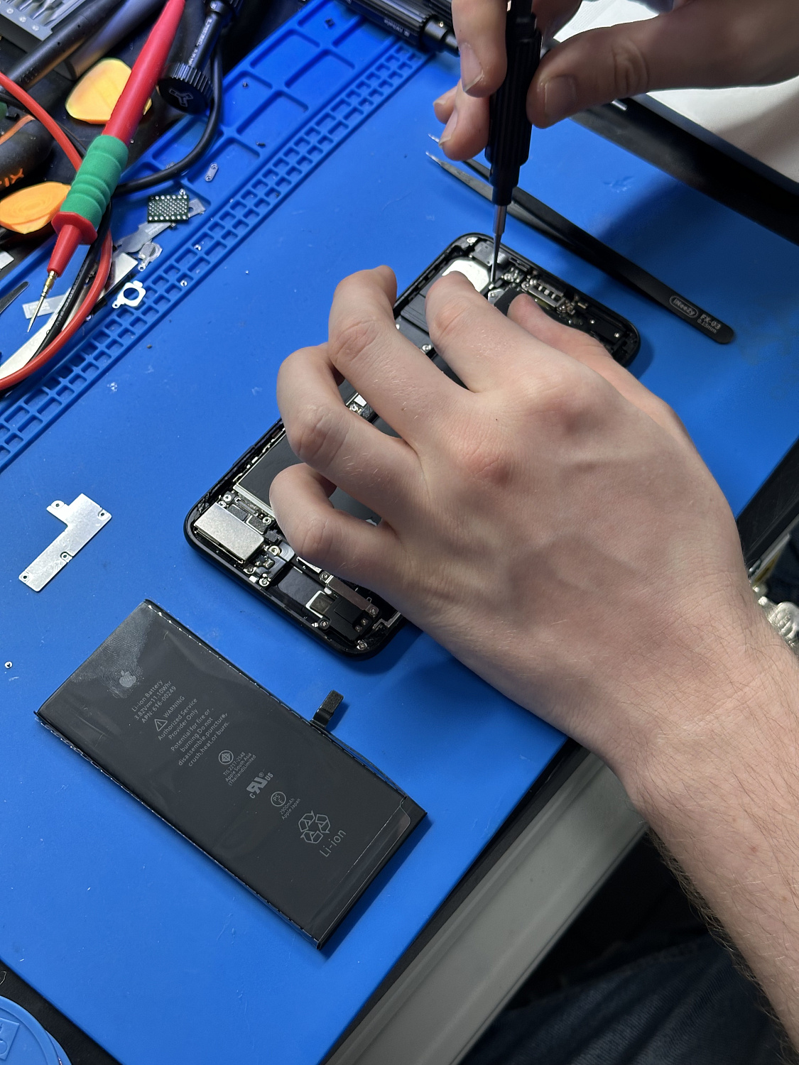 Замена блока основной камеры iPhone